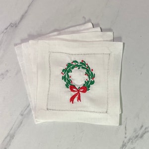 Linen Christmas Wreath Embroidered Cocktail Napkin | Set of 4 | Hostess Gift | Cloth Coaster | Elegant Home Décor | Bar Cart | Table Setting