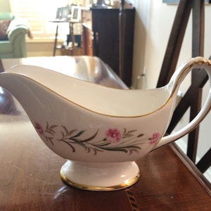 Paragon &quot;Camelot&quot; Gravy Boat