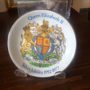 Vintage Wood & Sons Pride of Britain Queen Elizabeth Silver Jubilee 1977 Souvenir Small Dish