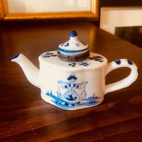 Vintage Delft Style Teapot Trinket Box Gem