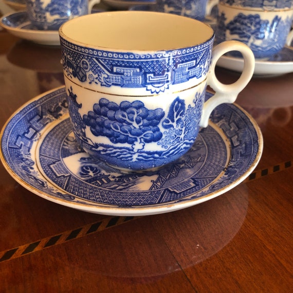 Blue willow cup sales
