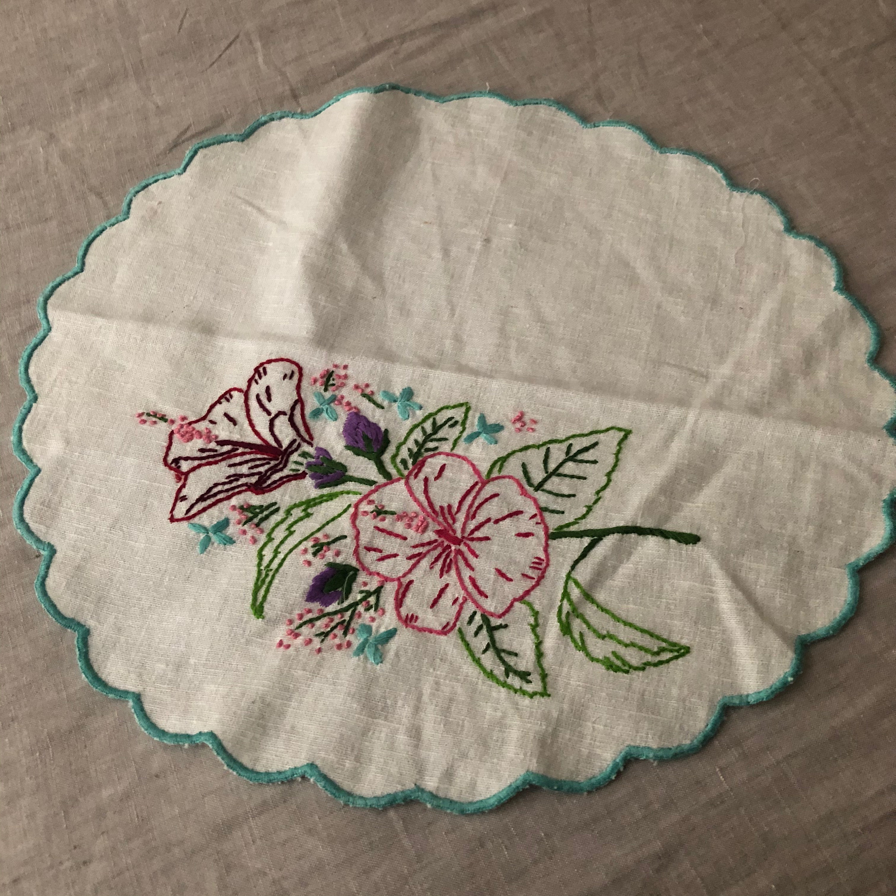 Vintage Set of Embroidered Doilies Etsy