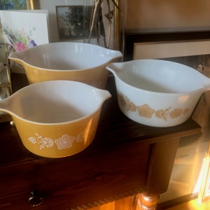 Vintage Pyrex Butterfly Gold Floral Made in USA Bowl Set