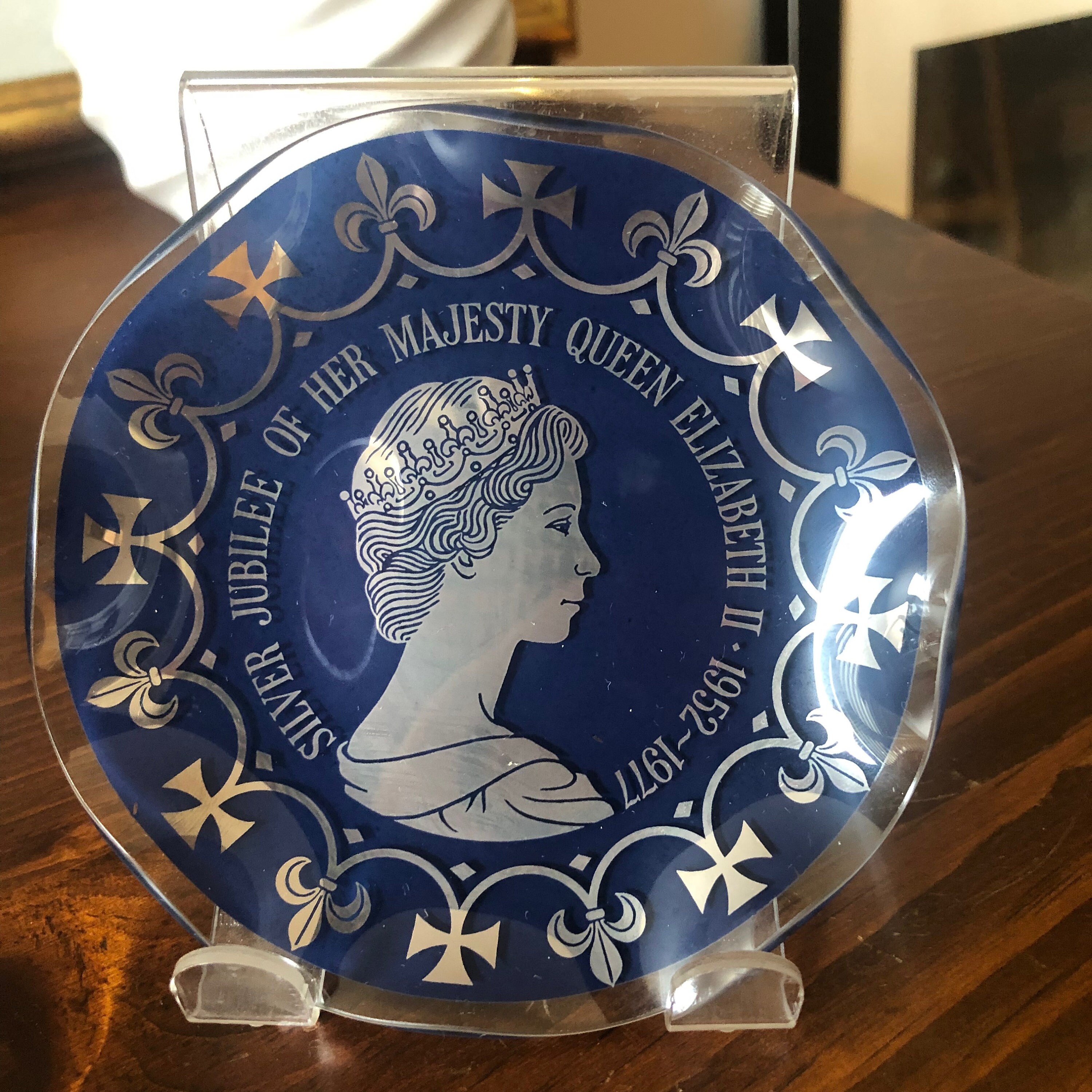 Vintage CHANCE Glass Queen Elizabeth Silver Jubilee Commemorative 