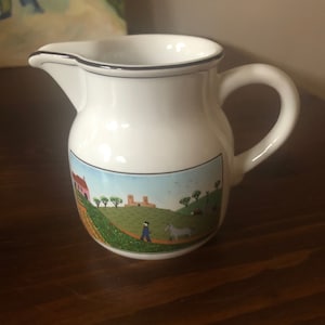 Villeroy & Boch Design Naif Small Town Creamer