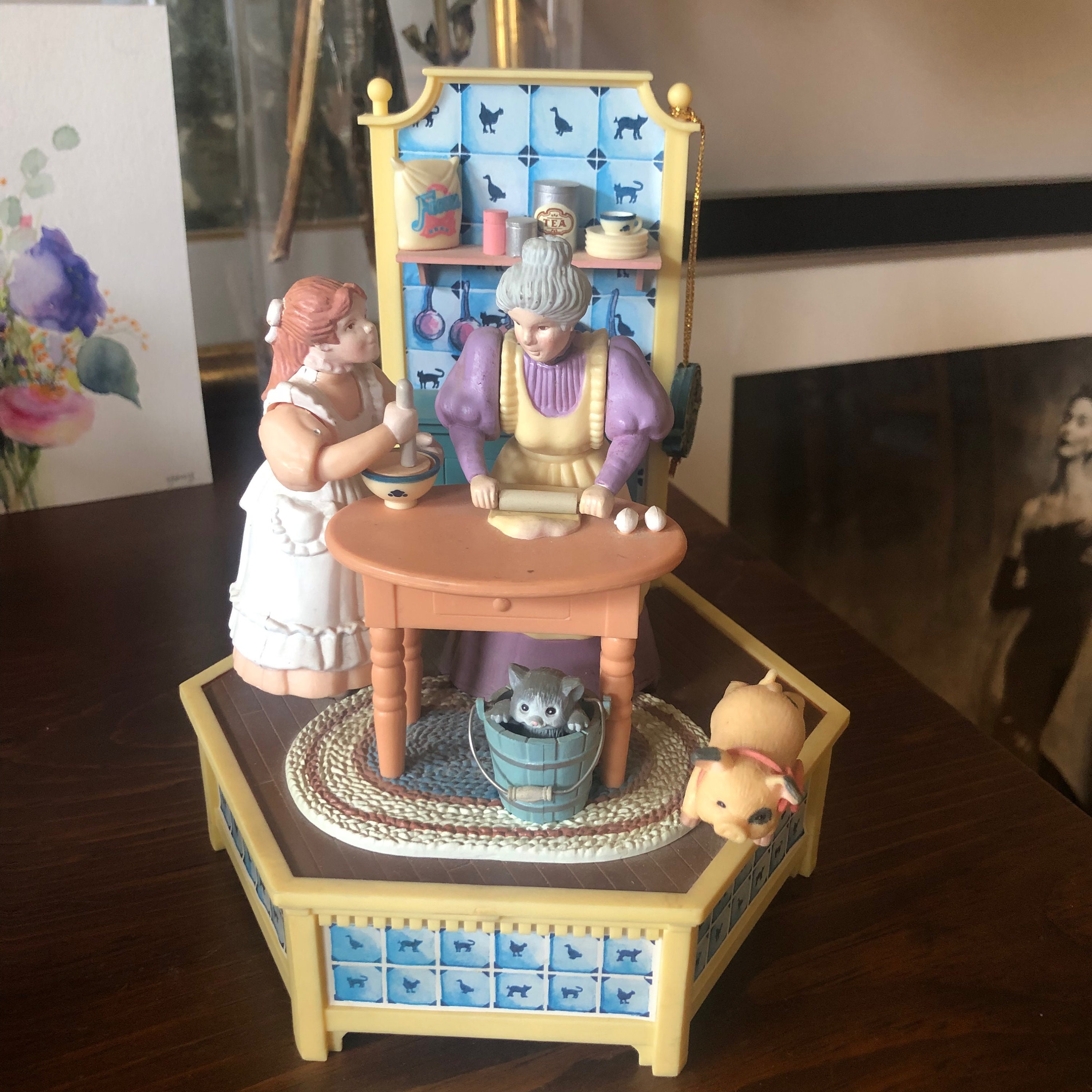 Vintage 1997 Enesco Music Box Plays Memory From Cats - Etsy