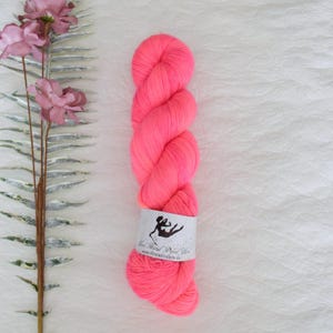 MERINO SLIM - Pink Coral - hand dyed yarn, 100% superwash extra fine merino, singles, laceweight