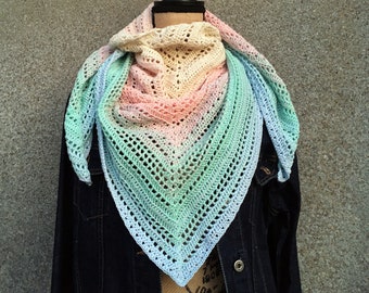 beautiful self-crocheted pastel-coloured gradient triangular cloth "colours of spring"