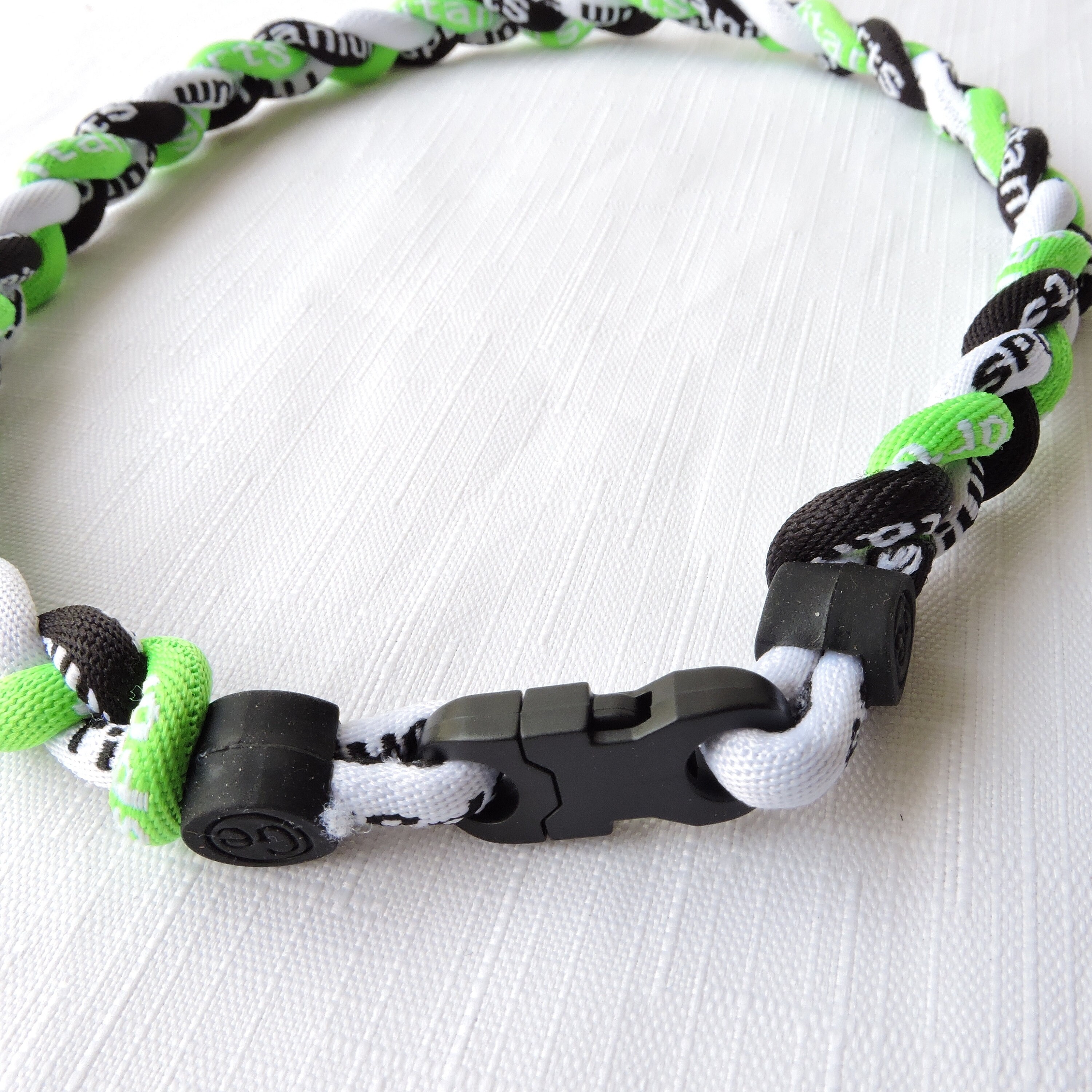 Woven titanium sports necklace green black white sports Etsy.de