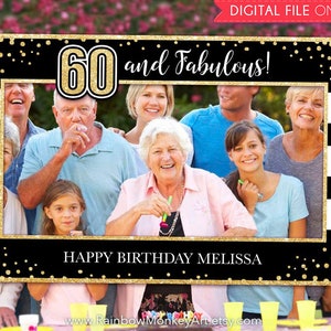 Puede incluir: Un marco de cabina de fotos negro y dorado con confeti de purpurina dorada y el texto "60 and Fabulous!" y "Happy Birthday Melissa".