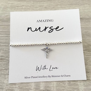 Verpleegkundige armband, student verpleegkundige armband, verpleegkundige charme, caduceus charme, verpleegkundige gift, NHS werknemer gift, geregistreerde verpleegkundige gift, zilveren kraal stretch