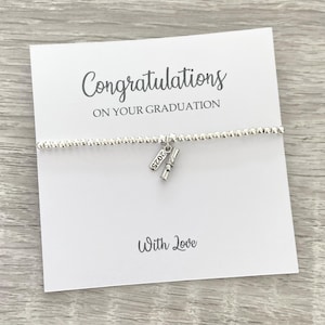 2025 afstuderen bedelarmband, bedel, afstudeercadeau voor haar, meisjes, gefeliciteerd, zilveren kraal stretch stapelarmband