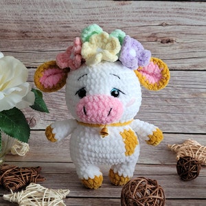 Cow Crochet Kit. Giant Amigurumi Cow Toy. Bonnie the Cow Crochet Pattern.  Advanced Crochet Kit by Wool Couture -  UK