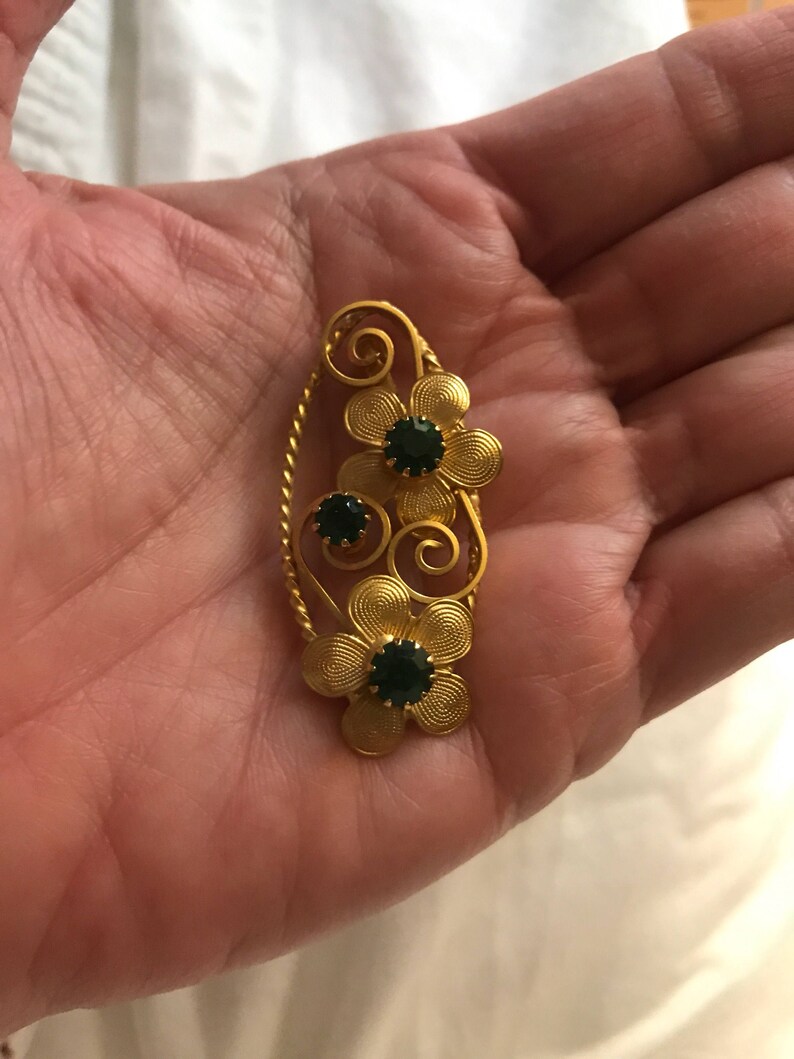 Vintage Gold Tone and Emerald Green Rhinestone Brooch Pin