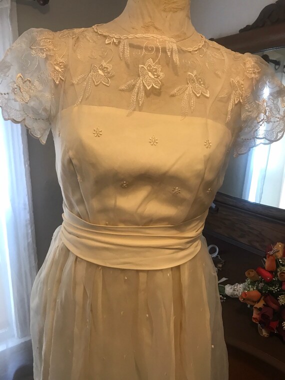 SALE - 42. Beautiful Ivory Lace Dress Jr. Size 7 … - image 2