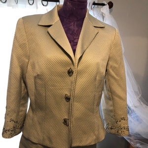 Rickie Freeman for Teri Jon Silk Blend Ladies  Suit with Flower Buttons - Size 8