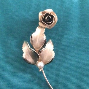 Vintage Rose Pin - Gold Tone Rose Brooch Pin