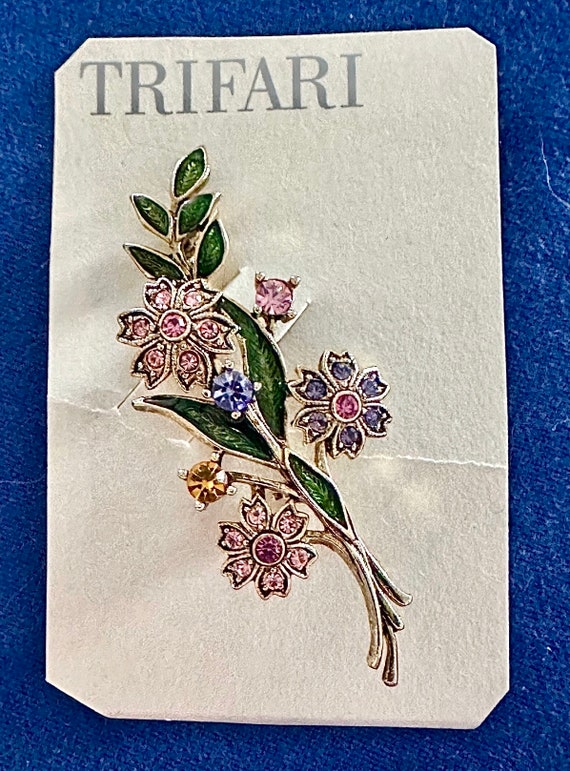Vintage Trifari Flower Pin Brooch