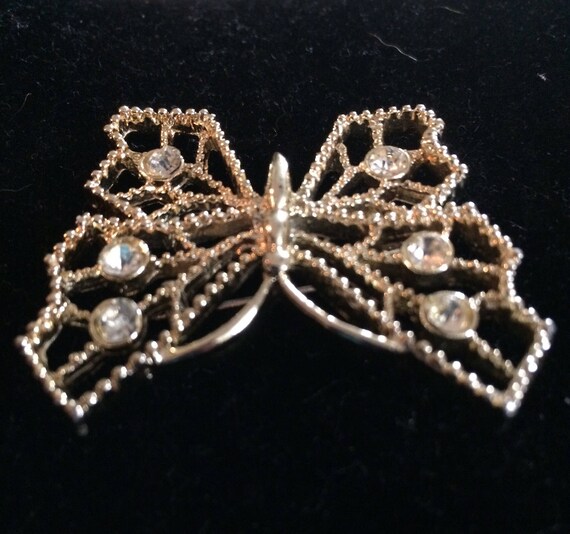 Butterfly Pin - Vintage Gold Tone Rhinestone Butt… - image 4