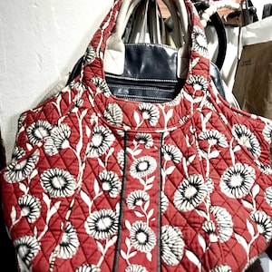 Vera Bradley Deco Daisy Red Two Handled Purse Shoulder Bag
