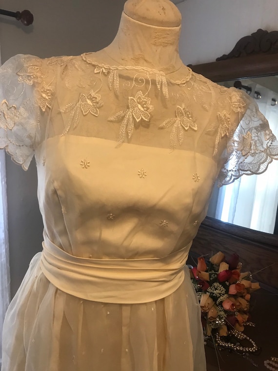 SALE - 42. Beautiful Ivory Lace Dress Jr. Size 7 … - image 1