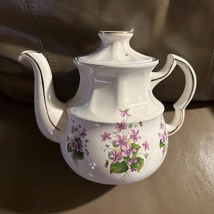 Vintage Ellgreave England Ironstone Teapot
