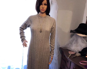 MIDI Sweater Dress - Gray Sweater Dress in a size Small