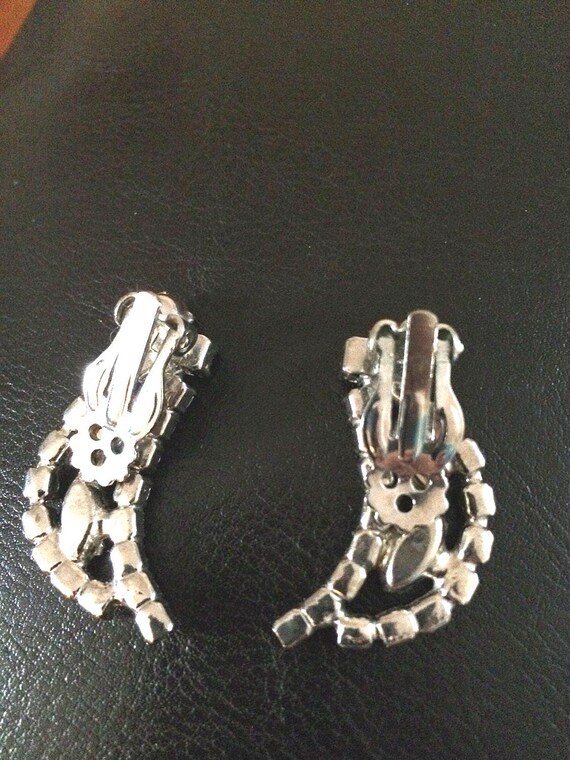 Vintage Hollywood glam style Clip-on Rhinestone earrings! Vintage Rhinestone Earrings Unmarked Weiss - Hollywood Glam  main image 2
