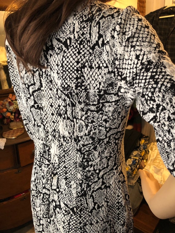 Betsey Johnson Snake Print Knit Dress - Size 8 - image 5