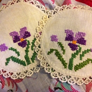 Doilies - Vintage Handmade Flower Doilies Linens