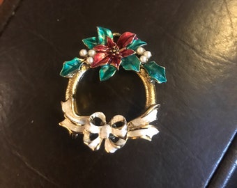 SALE 18.  Vintage Christmas Wreath Pin - Pendant