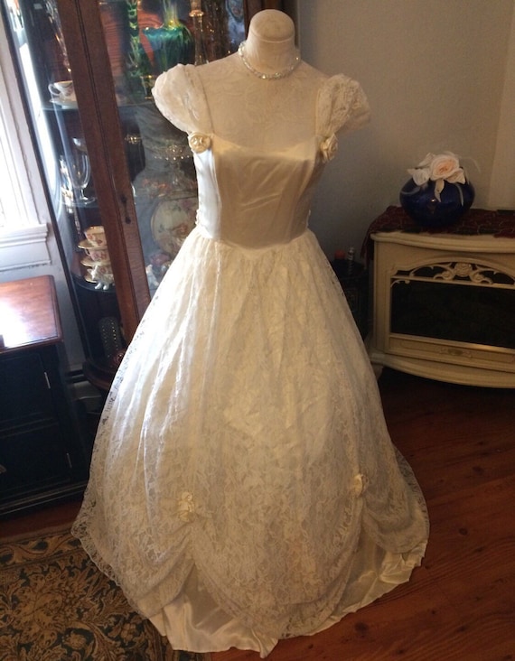Vintage Wedding Dress - Gunne Sax Ivory Satin and
