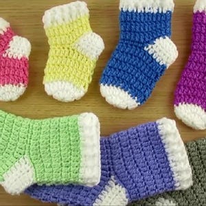 Crochet pattern - Baby socks- Use pattern for Christmas stocking 7 sizes - instant download PDF