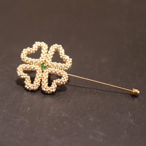 Shamrock lapel pin - Lucky charm shawl pin - Gift for her - Gift for him - Saint Patrick gift