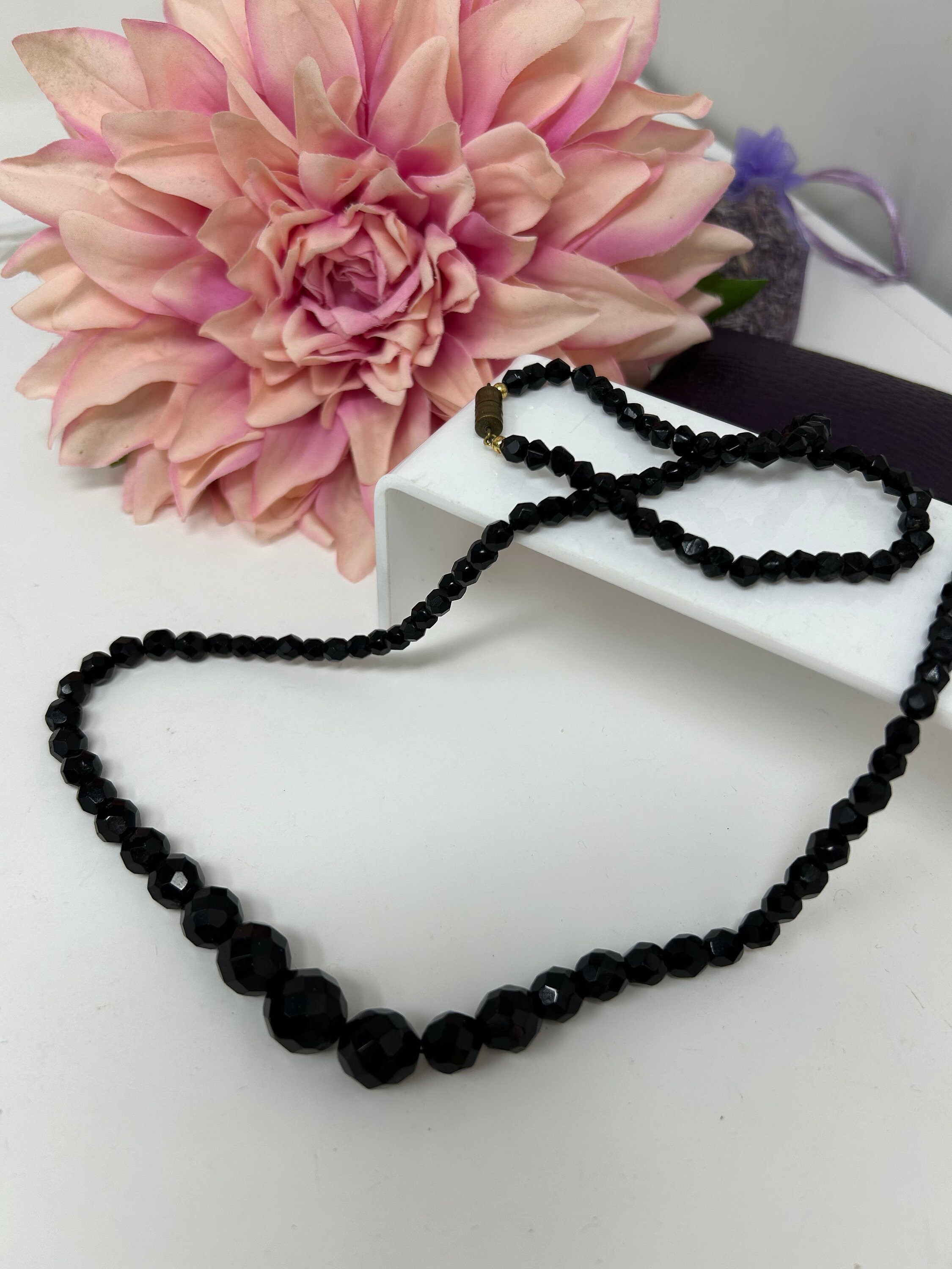 Collier Ancien En Perles De Verre Noir Facetté - Double Rangée - Occasion