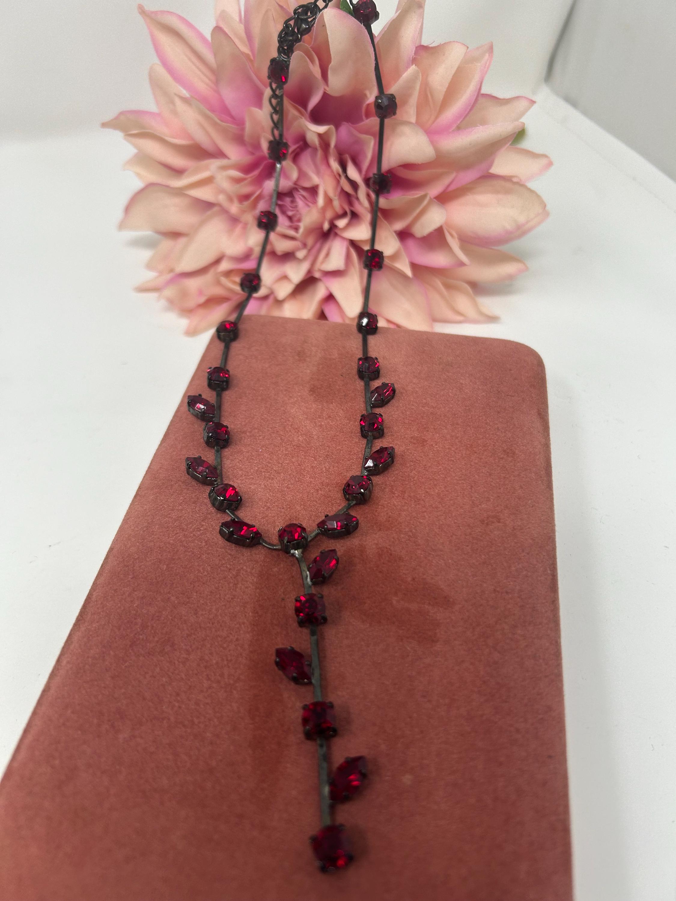 Collier Fantaisie Vintage Ras Du Cou - Perles De Verre Rouge, Strass Et Breloque En Forme De Gland - Occasion