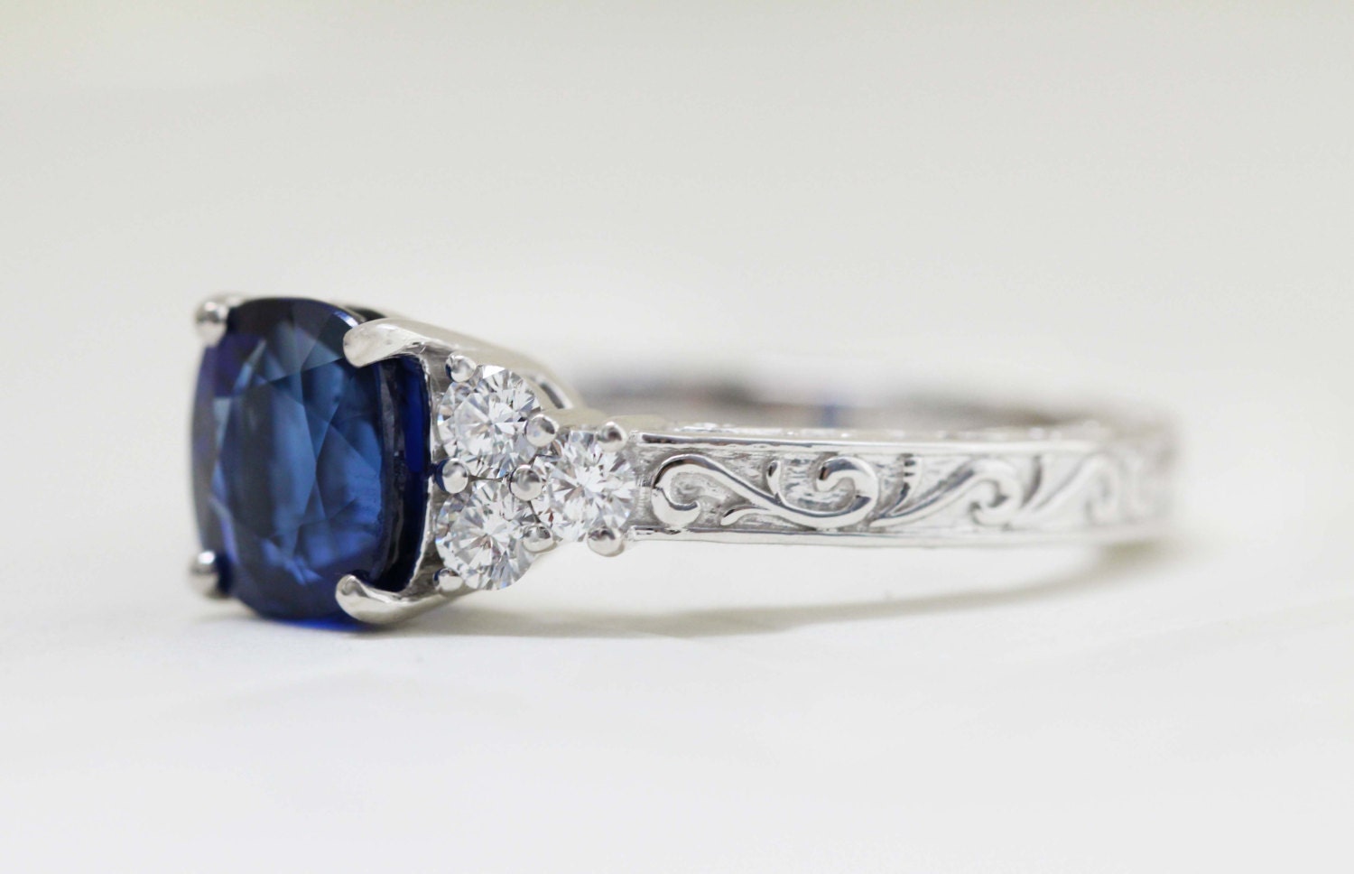 Vintage Style Filigree Cushion Cut natural blue CEYLON SAPPHIRE Ring