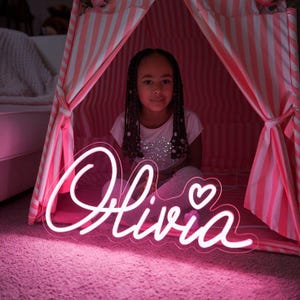 Placa de nome de LED personalizada, presente para criança, placa de nome personalizada, presente de formatura, decoração de parede com luz de placa de LED, decoração de sala com placa de nome de neon, presente personalizado