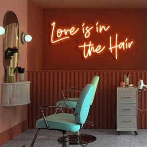 L&#39;amour est dans les cheveux, Néon LED personnalisé, Décoration pour studio de coiffure, Décoration personnalisée pour salon de beauté, Néon pour chambre Beatuty,