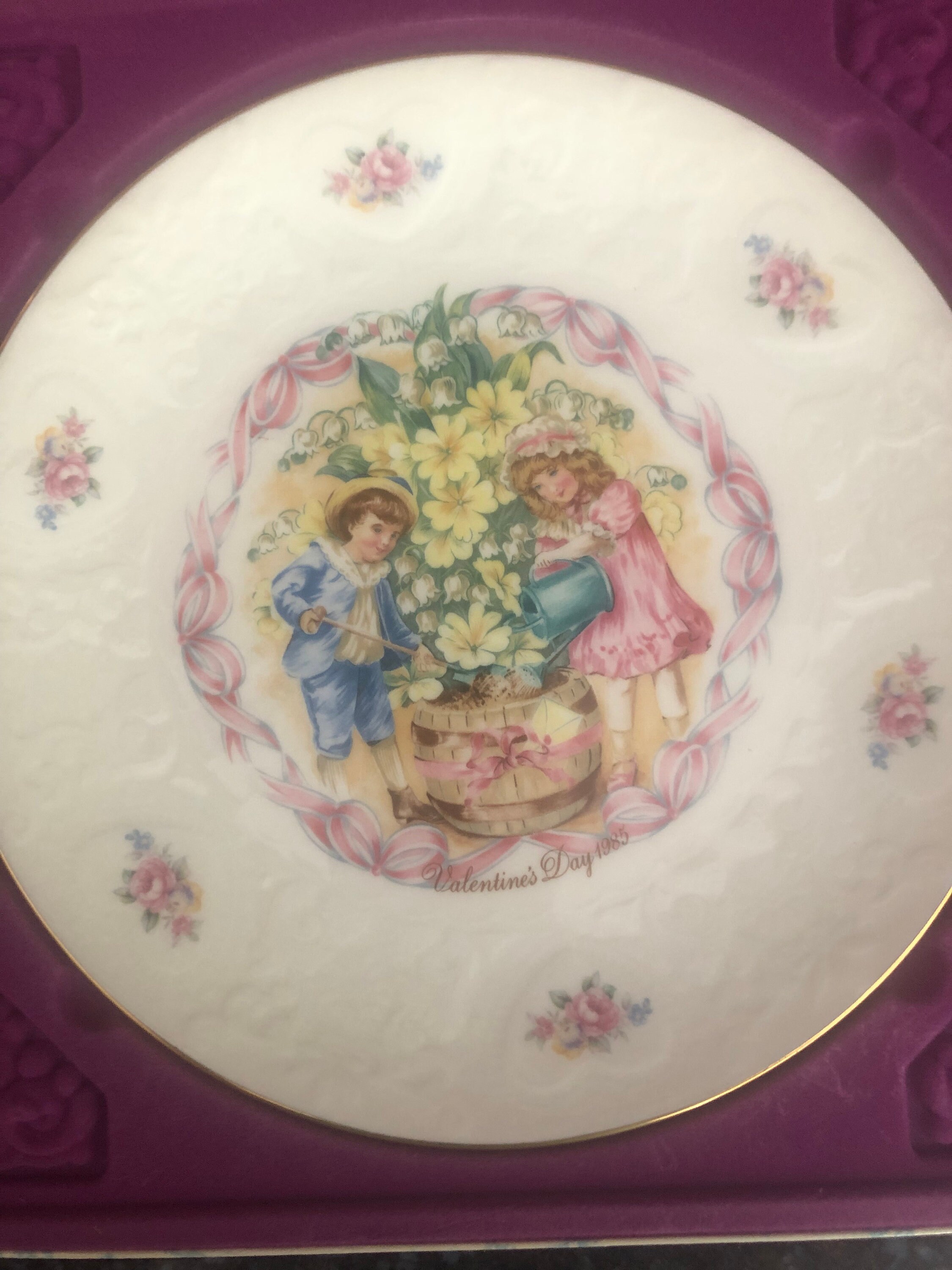 Set of 7 Royal Doulton Valentine Plates, 1976, 1979, 1980, 1981, 1982