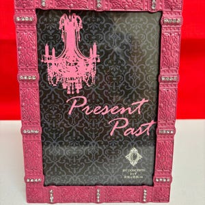 4” x 6” picture frame, pink with bling