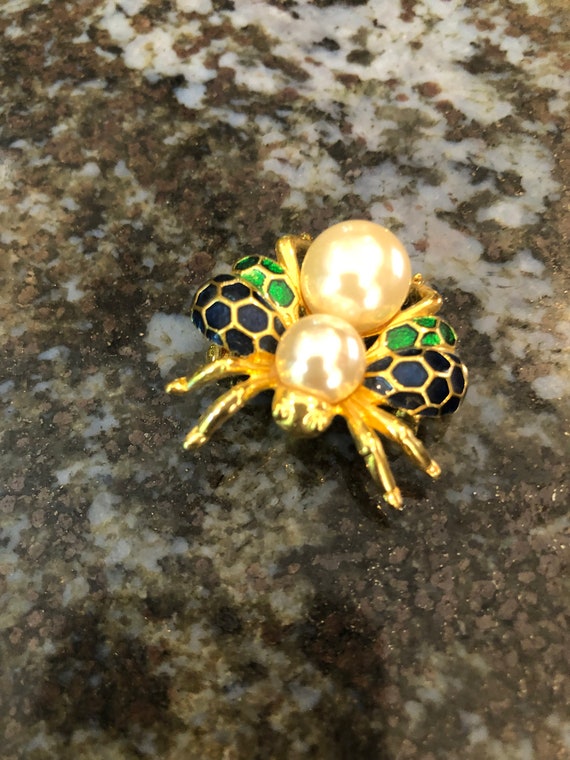 Darling Beetle Pin, Gold with 2 white pearls and B