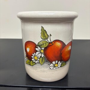 Vintage pottery Apple crock by Shakers n Thangs, 5 3/4" tall