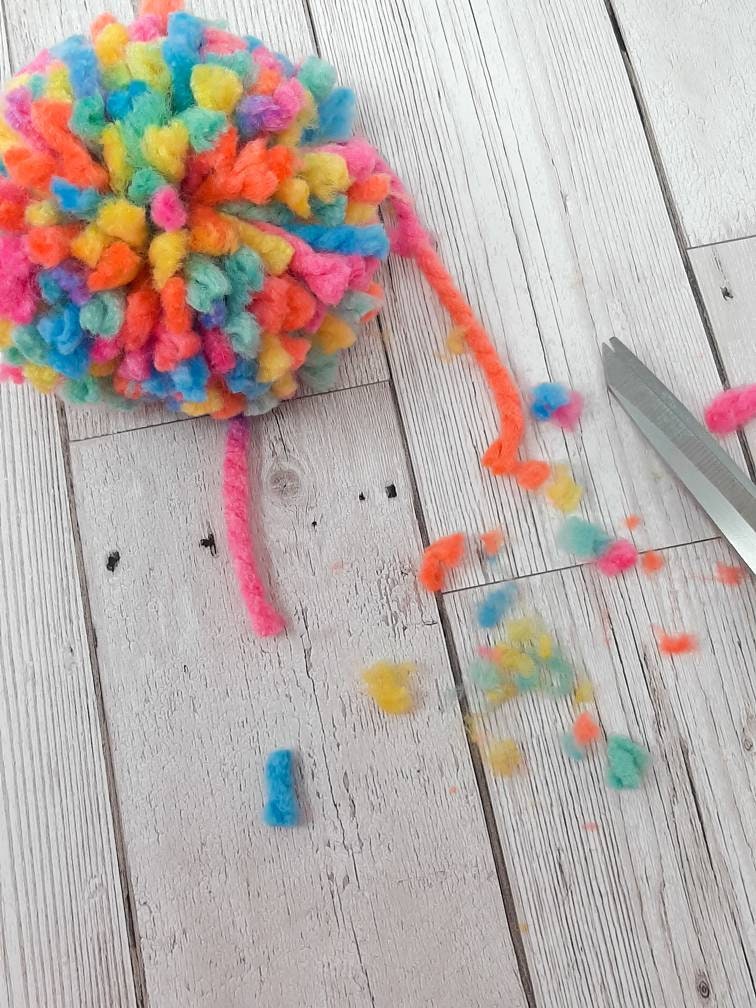 Pom pom maker kit, Pom pom maker in 4 sizes, Easy Pom pom making kit