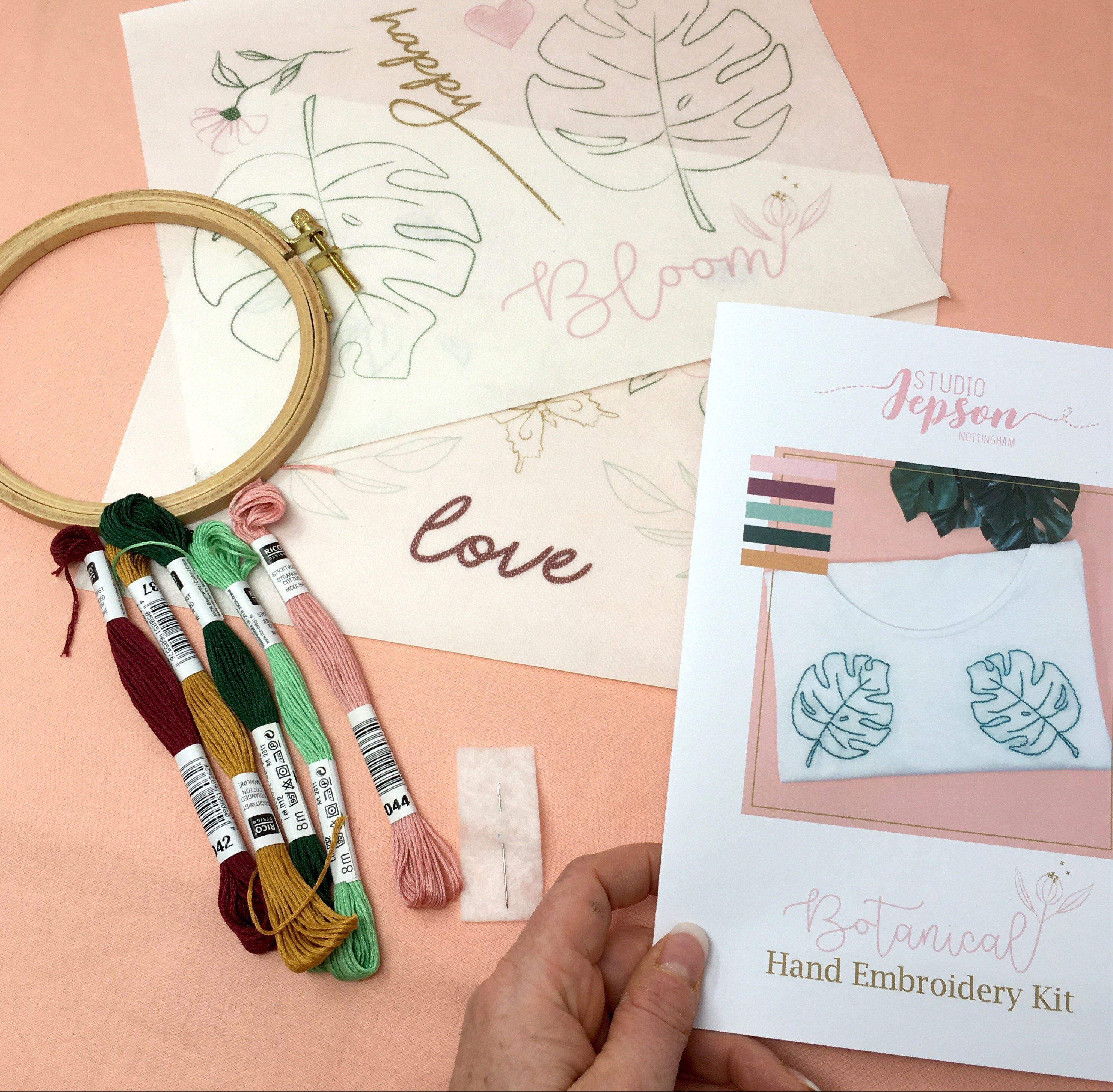 Beginners Hand sewing kit Gifts for Mom Beginners embroidery kit