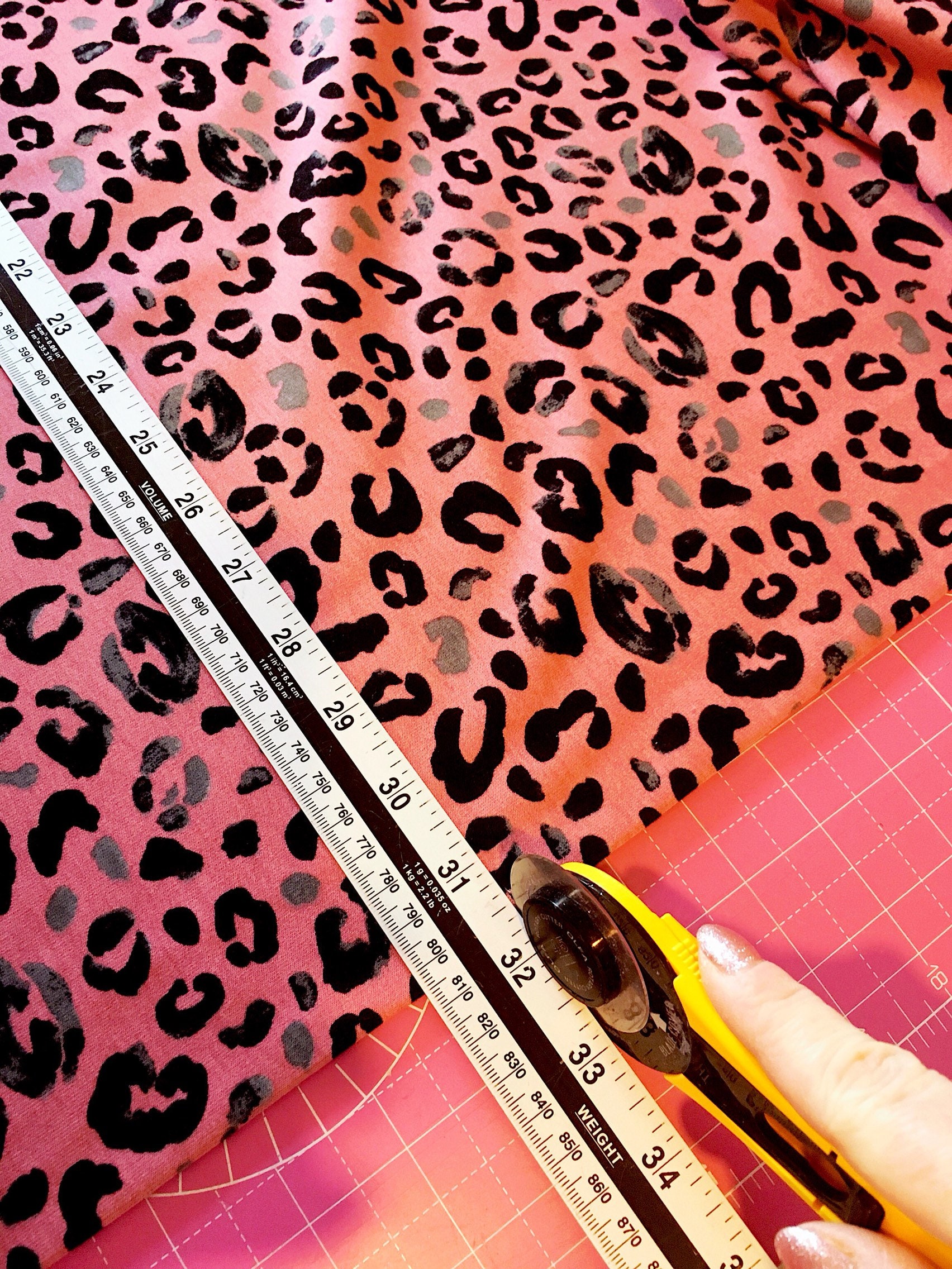 Sweatshirt Jersey fabric Pink leopard print sweatshirt fabric Animal