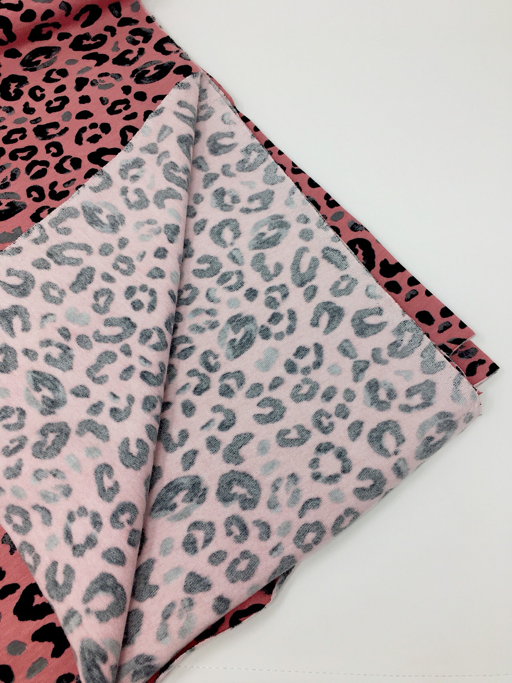 Sweatshirt Jersey fabric Pink leopard print sweatshirt fabric Animal