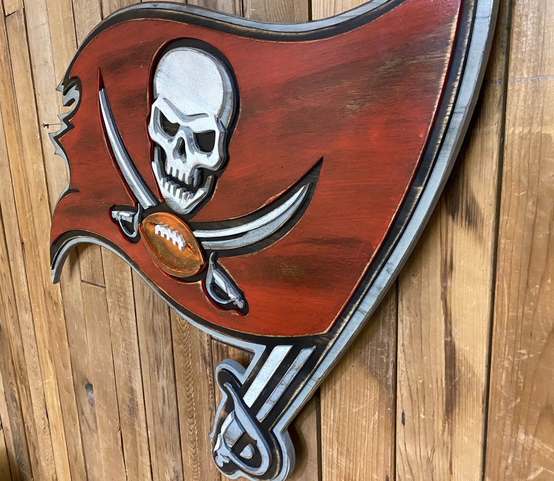 Tampa Bay Buccaneers Logo distressed wall hanging home Etsy.de