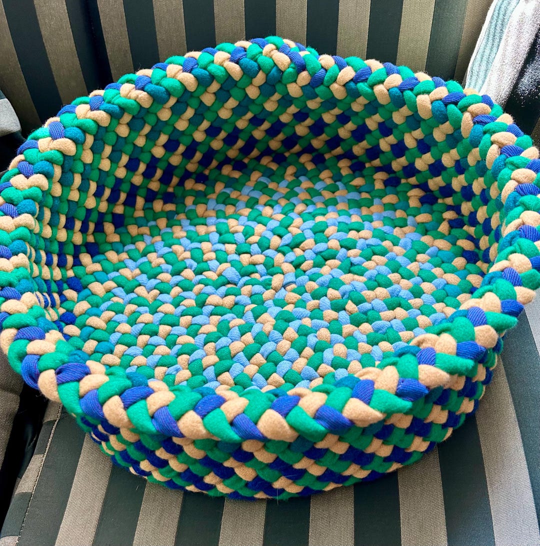 Yellow & Blue Make Green Cat Bed, 16" Base X 5" Tall. - Etsy
