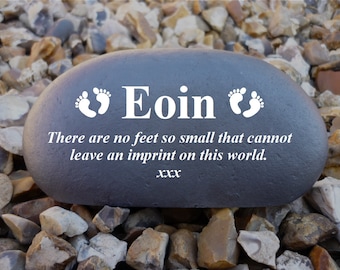 Personalized Pebble (Stone Effect) - Personalized - Weatherproof - Medium - Baby Foot Prints